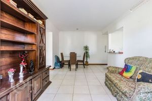 Image 12 - 884814