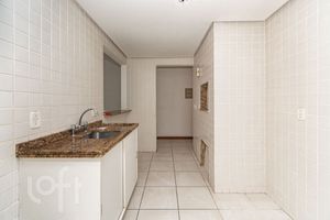 Image 10 - 884814