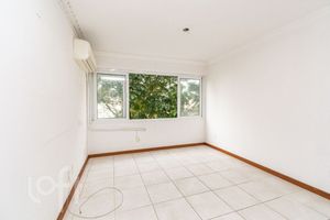 Image 3 - 884814