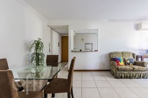 Image 13 - 884814