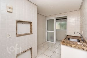 Image 9 - 884814