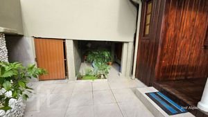 Image 6 - 884818