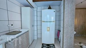 Image 32 - 884818