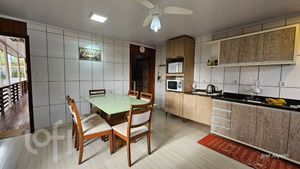 Image 10 - 884818