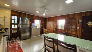 Image 12 - 884818