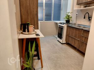 Image 8 - 884828