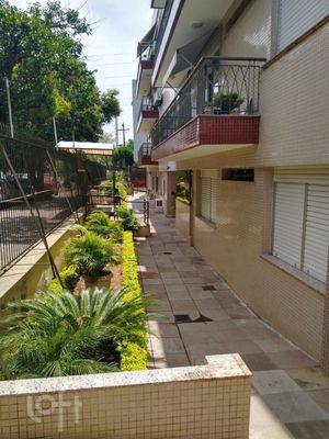 Image 7 - 884828