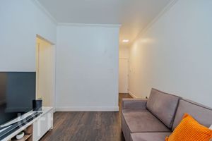 Image 37 - 884828