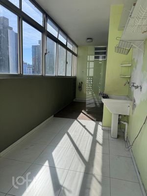 Image 11 - 884832