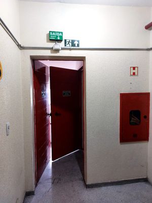 Image 17 - 884836