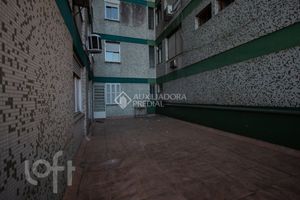Image 25 - 884844