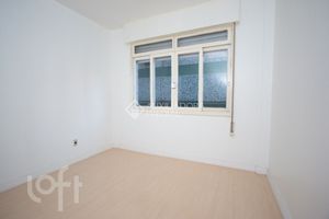 Image 8 - 884844