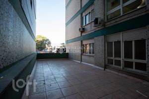 Image 24 - 884844
