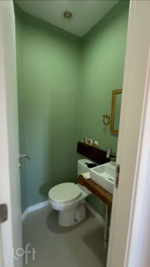 Image 8 - 884846