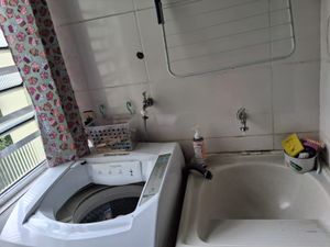 Image 10 - 884849