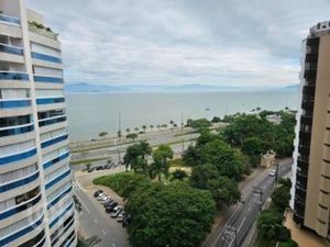 Image 4 - 884856