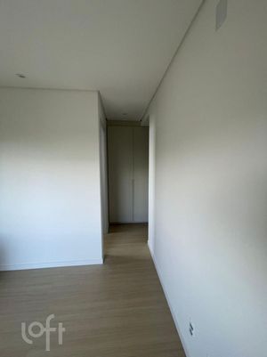 Image 4 - 884857