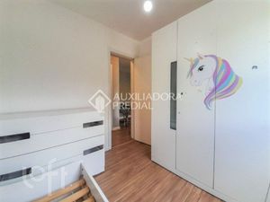 Image 8 - 884859