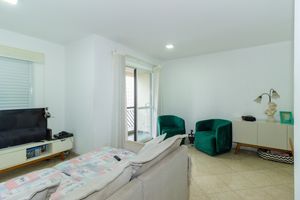 Image 1 - 884861