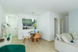 Image 7 - 884861