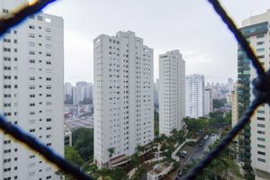Image 5 - 884861