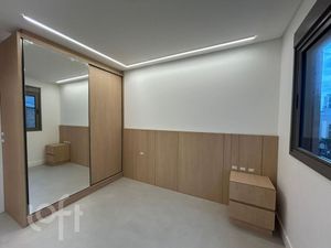 Image 4 - 884862