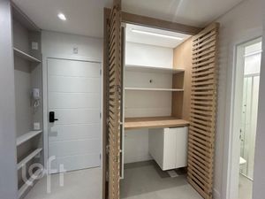 Image 8 - 884862