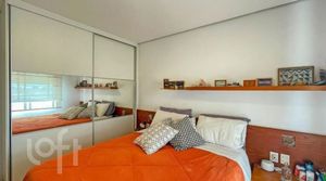 Image 7 - 884865