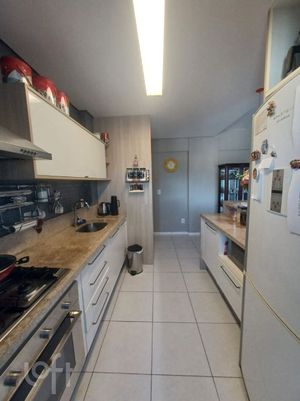 Image 11 - 884866