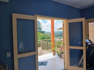 Image 8 - 884870