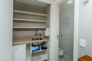 Image 7 - 884873