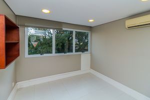 Image 9 - 884873