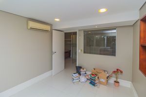 Image 10 - 884873