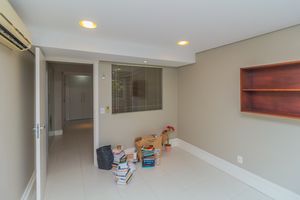 Image 11 - 884873