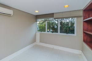 Image 14 - 884873