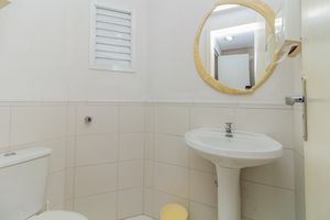 Image 18 - 884873