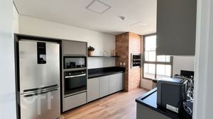 Image 6 - 884874