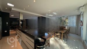 Image 21 - 884875
