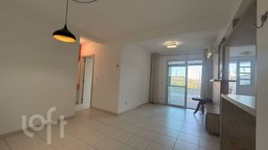 Image 6 - 884875