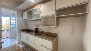 Image 12 - 884875