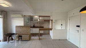 Image 8 - 884875