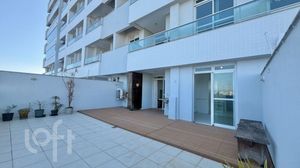 Image 1 - 884875