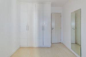 Image 19 - 884876