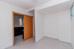 Image 11 - 884909