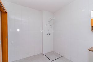 Image 17 - 884909