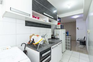 Image 4 - 884910