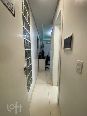 Image 7 - 884911