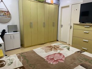 Image 12 - 884911