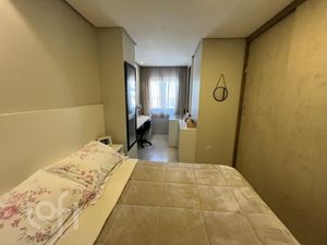 Image 18 - 884912