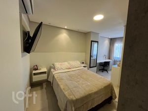 Image 17 - 884912